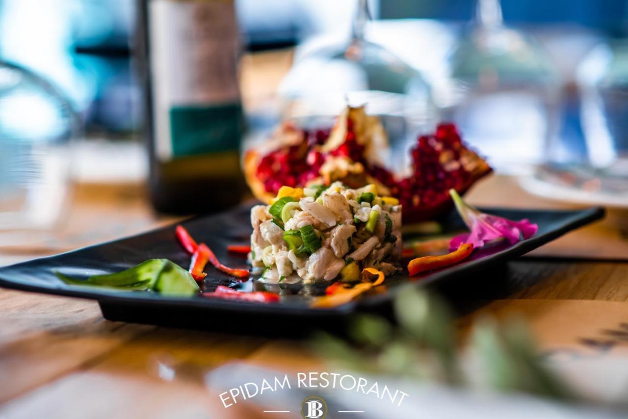 Illyrian Boutique Hotel Sarandë エクステリア 写真
