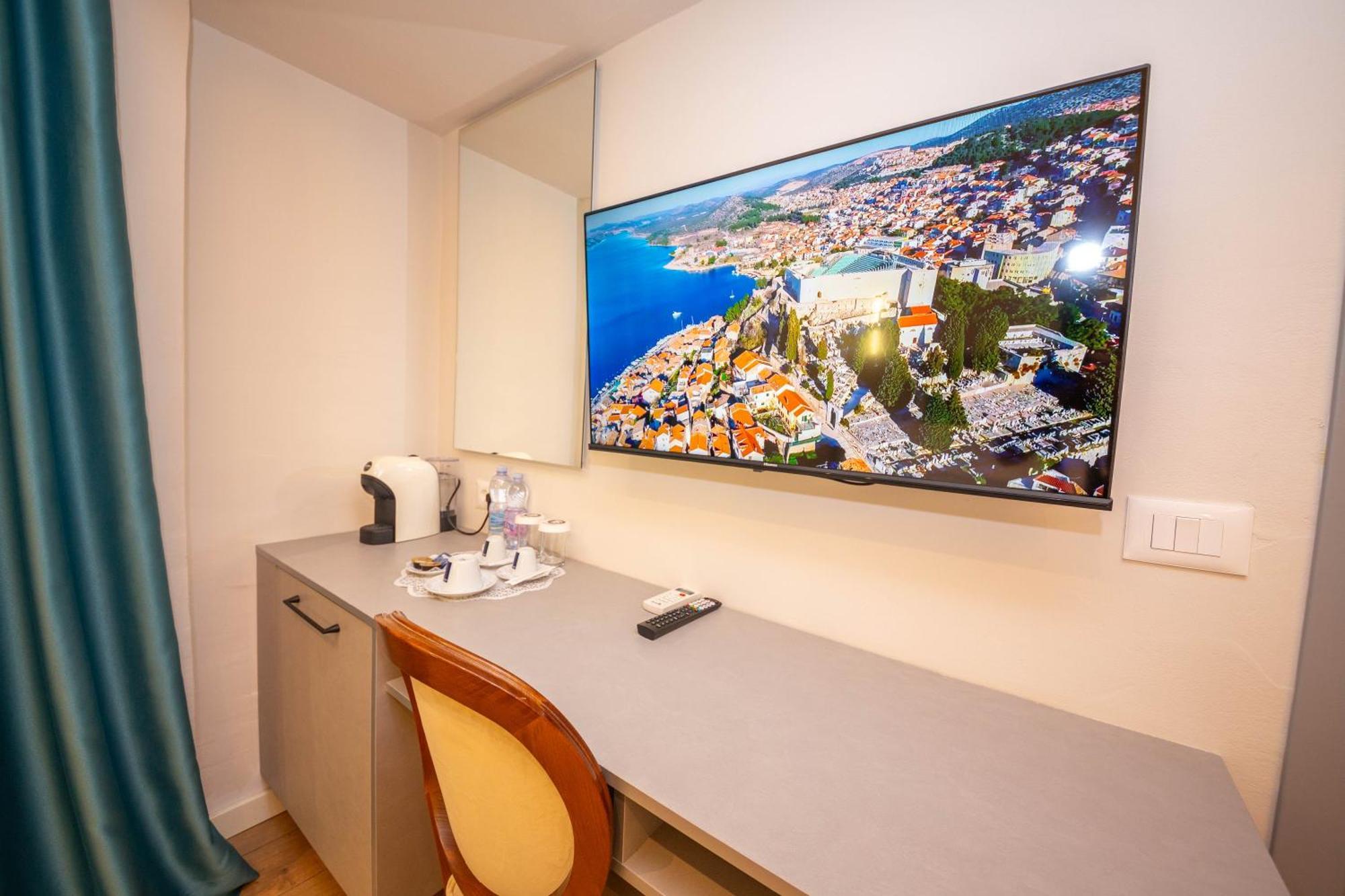 Illyrian Boutique Hotel Sarandë エクステリア 写真