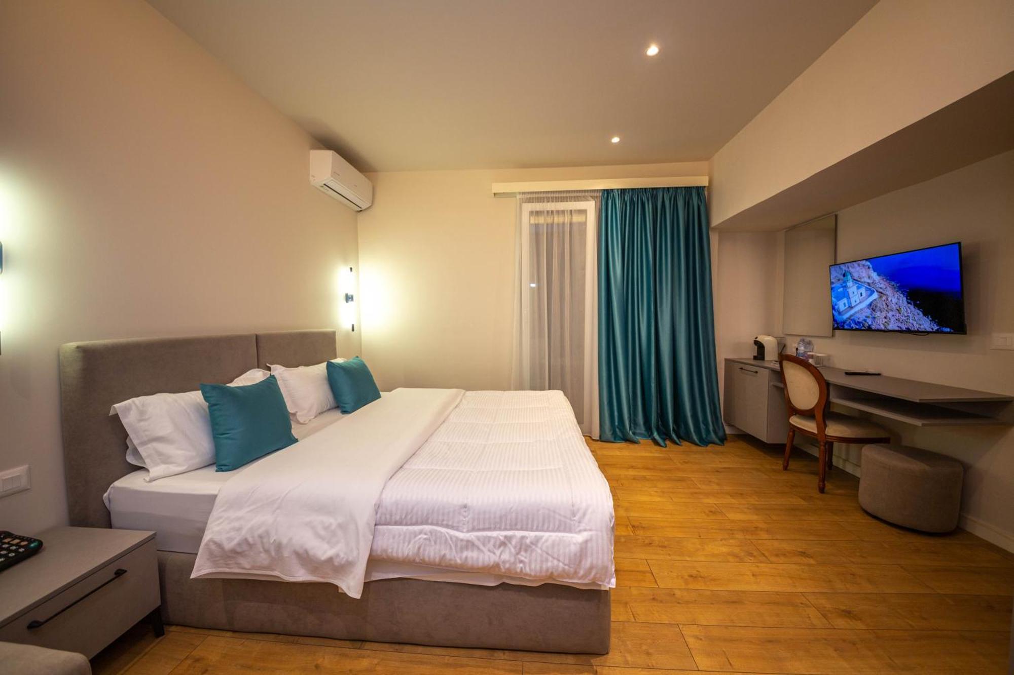Illyrian Boutique Hotel Sarandë エクステリア 写真
